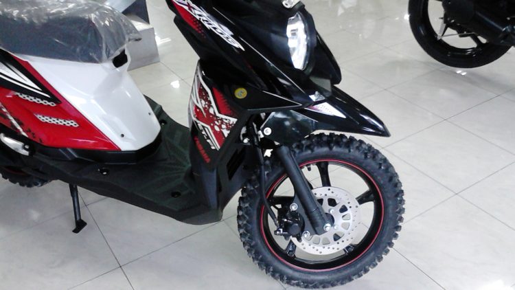 Permukaan Tapak Ban Yang Berbentuk Petak Dan Menonjol