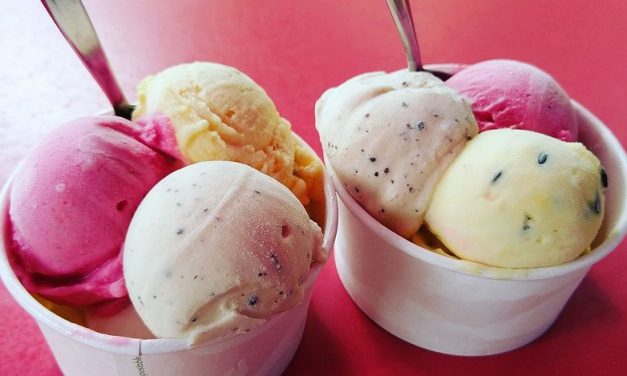 Makanan Penutup Beku Atau Ice Cream Yang Manis