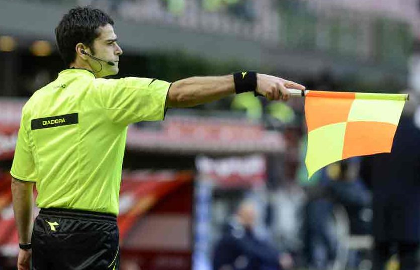 Garis Wasit Atau Asisten Dalam Pertandingan Sepak Bola