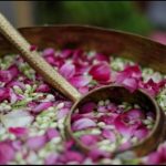 Tradisi Mandi Dengan Menggunakan Beberapa Jenis Bunga