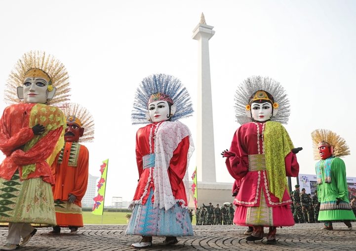 Keragaman Betawi Ondel Ondel Yang Besar Dan Berjalan