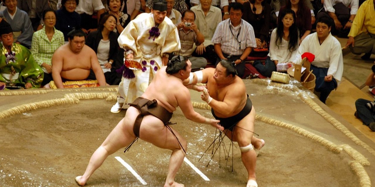 Gulat Tradisional Jepang Adalah Sumo Dua Orang Besar