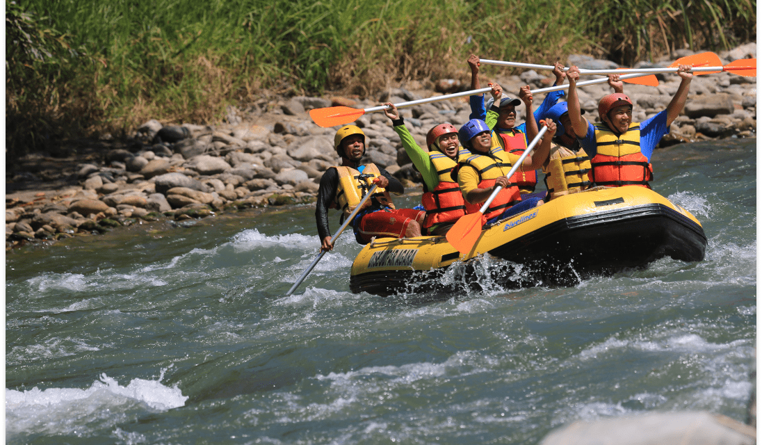 Keekstreman Permainan Air Atau Olahraga Arung Jeram