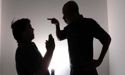 Sikap Sombong Seseorang Yang Merasa Lebih Dari Orang Lain