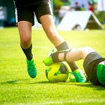 Perlengkapan Khusus Sepakbola Menggunakan Alas Kaki Sepatu