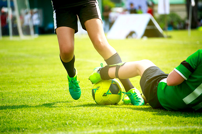 Perlengkapan Khusus Sepakbola Menggunakan Alas Kaki Sepatu