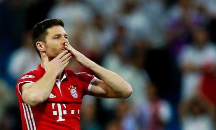 Pemain Bola Gelandang Xabi Alonso Daei Spanyol