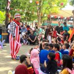 Seorang Pelawak Badut Yang Mempunyai Atraksi