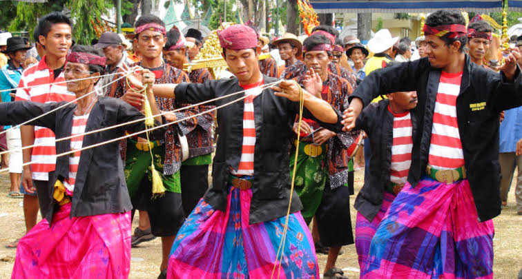 Sebuah Suku Madura Dengan Berbagai Keunikan Mereka