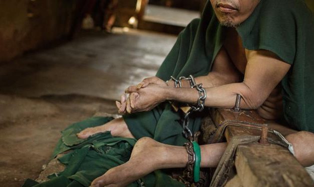 Pembatas Kebebasan Dengan Menggunakan Pasung Kaki