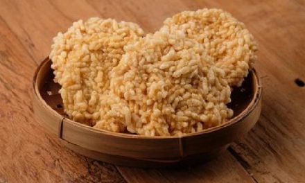 Camilan Harian Rengginang Dari Nasi Yang Di Olah