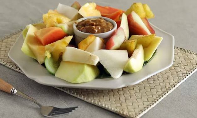 Campuran Buah Menjadi Kuliner Khas Rujak