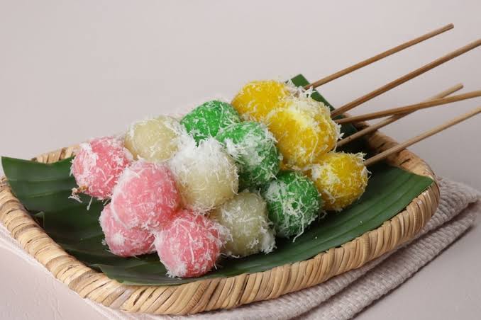 Makanan Kenyal Cenil Dengan Beberapa Bahan Campuran