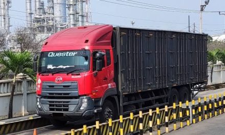 Kendaraan Bermotor Truk Dengan Bobot Besar Dan Berat