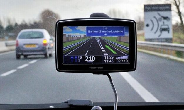 Pendeteksi Arah Jalan Melalui Navigasi Digital Gps