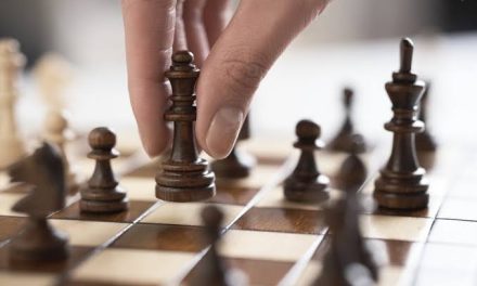 Pengasahan Otak Melalui Permainan Olahraga Catur