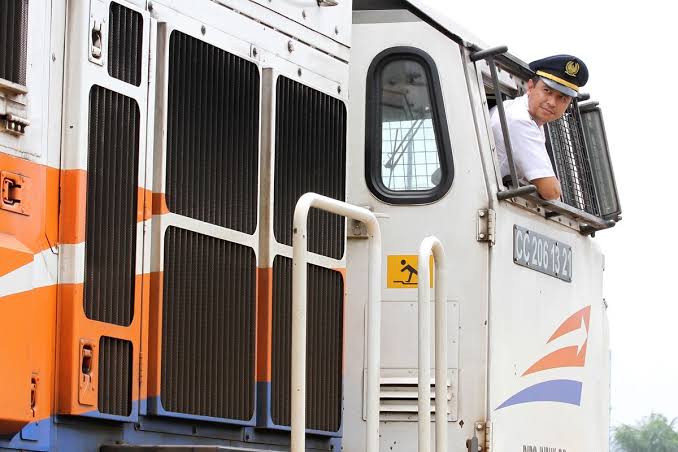 Pengemudi Kereta Api Atau Seorang Masinis