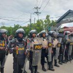 Seseorang Profesi Polisi Pengayom Masyarakat