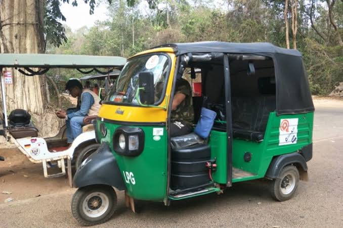Kendaraan Unik Thailand Tuktuk Beroda Tiga