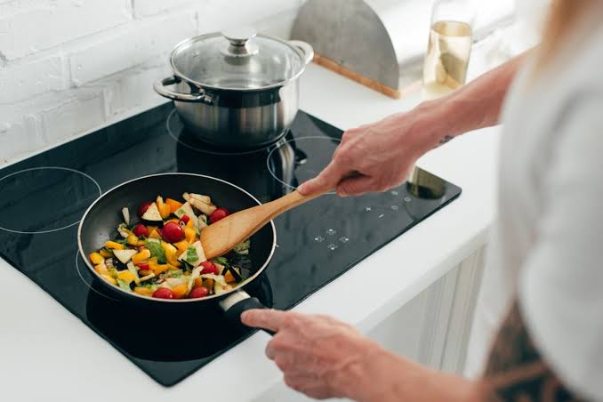 Peralatan Masak Kompor Yang Ada Di Dapur