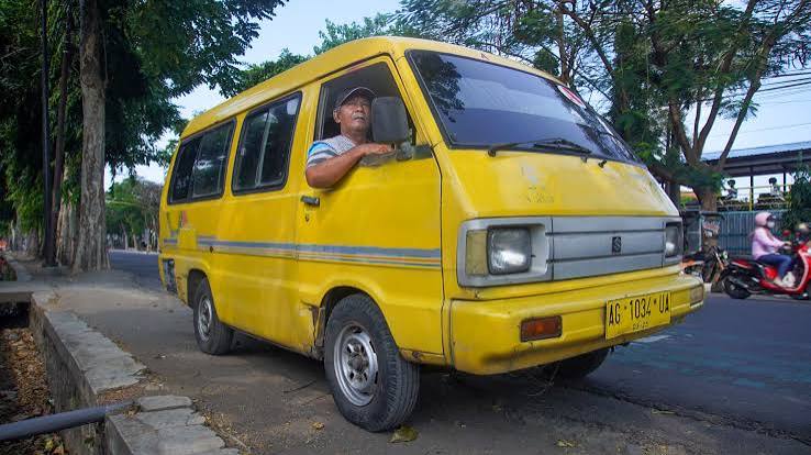 Kendaraan Umum Angkot Yang Berukuran Kecil