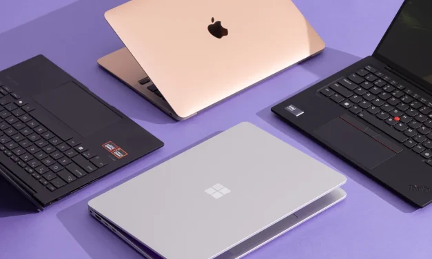 Perangkat Teknologi Laptop Dengan Banyak Fungsi