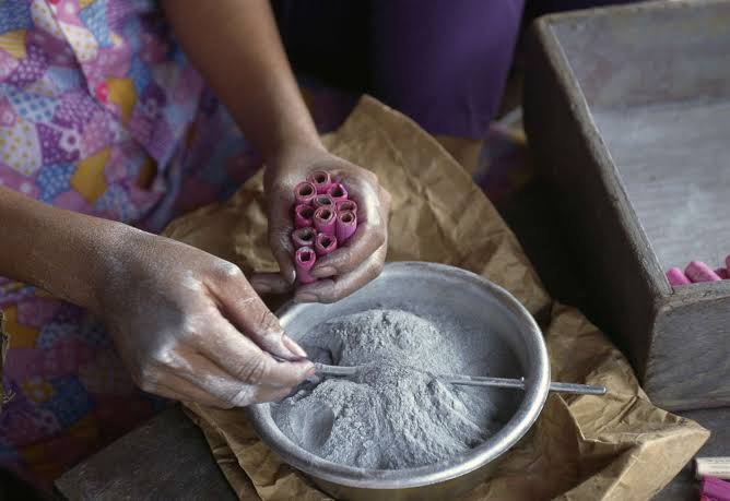 Sebuah Bahan Mesiu Sebagai Zat Peledak
