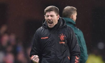 Mantan Gelandang Inggris Pemain Bola Steven Gerrard