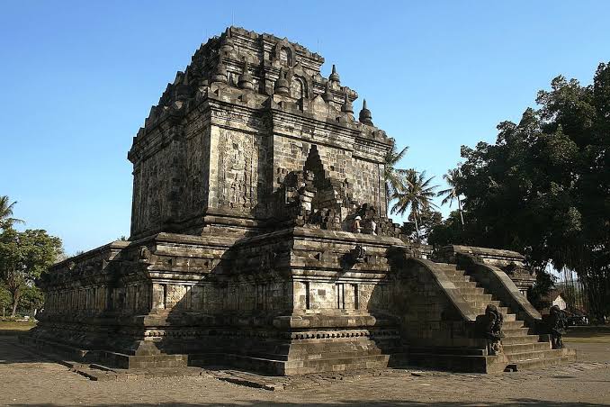 Sebuah Bangunan Candi Yang Penuh Dengan Makna