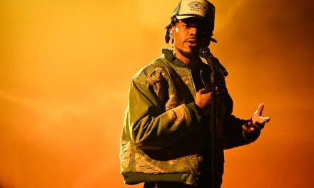 Penyanyi Irama Cepat Rapper Dengan Musik Modern