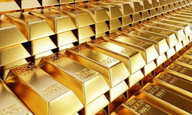Perhiasan Berharga Emas Atau Sebuah Logam Mulia