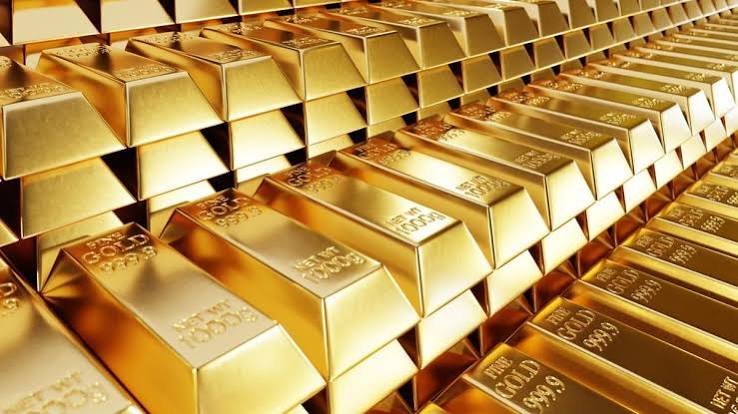 Perhiasan Berharga Emas Atau Sebuah Logam Mulia